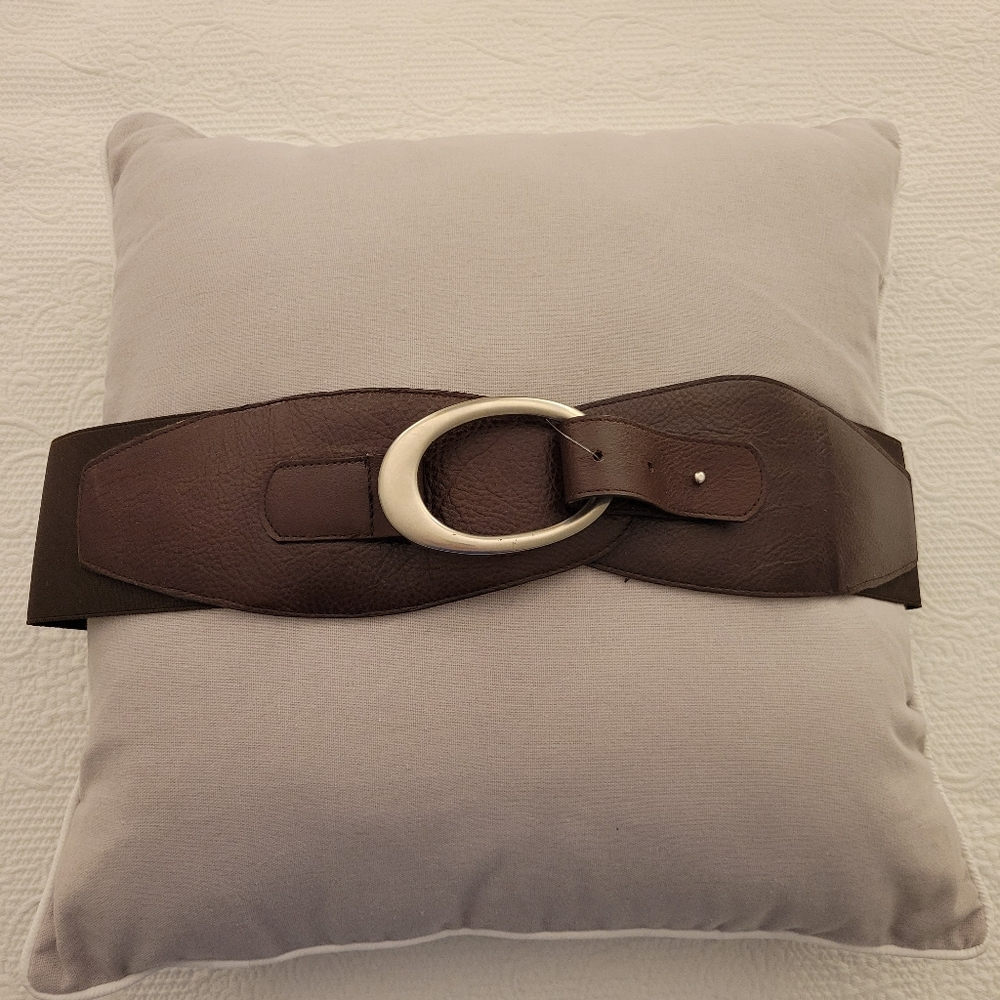 NEW! Sandy Duftler Designs brown leather stretch brushed silver hardware belt